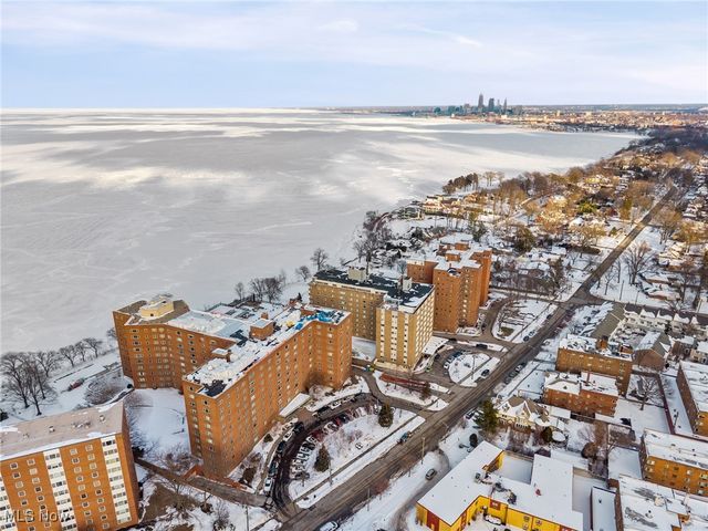 11820 Edgewater Drive 415, Lakewood, OH 44107