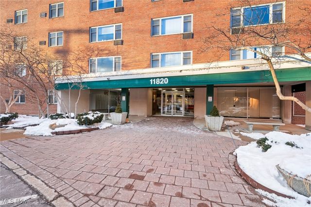 11820 Edgewater Drive 415, Lakewood, OH 44107