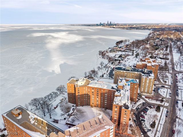 11820 Edgewater Drive 415, Lakewood, OH 44107