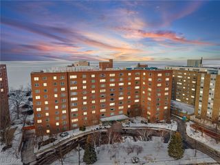 11820 Edgewater Drive 415, Lakewood, OH 44107