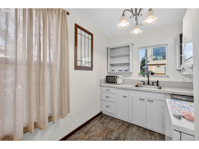 7512 N BERKELEY Ave, Portland, OR 97203