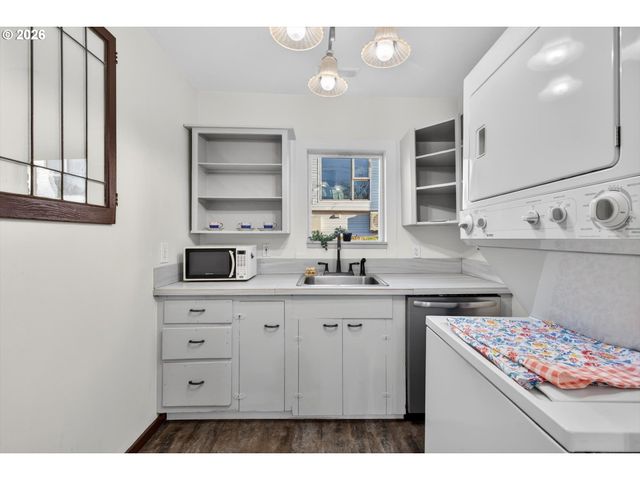 7512 N BERKELEY Ave, Portland, OR 97203