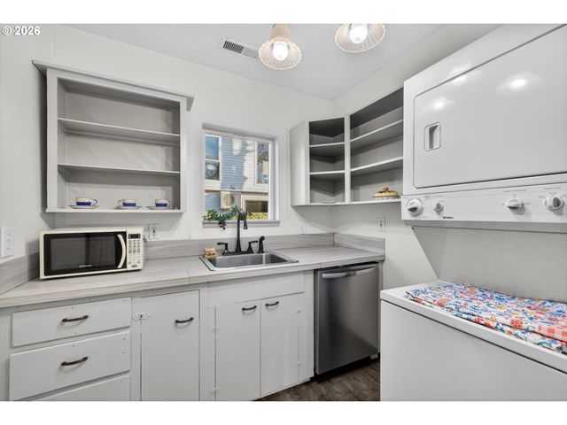 7512 N BERKELEY Ave, Portland, OR 97203