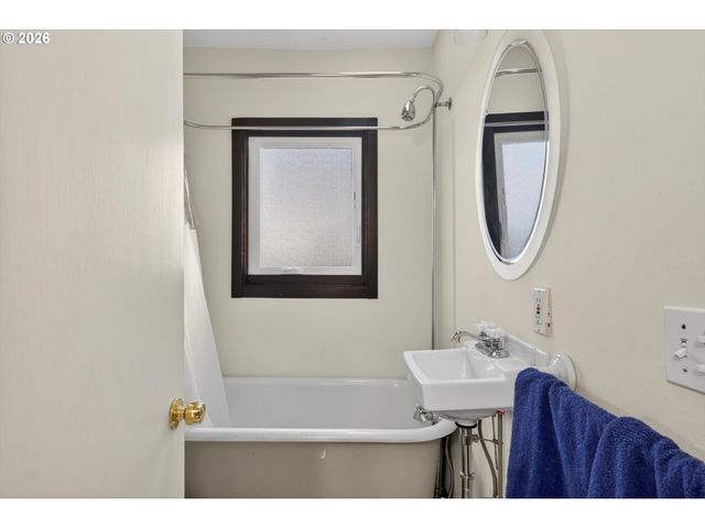 7512 N BERKELEY Ave, Portland, OR 97203