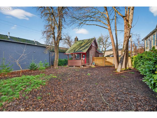 7512 N BERKELEY Ave, Portland, OR 97203