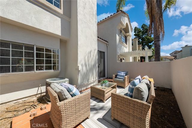 130 Almador, Irvine, CA 92614
