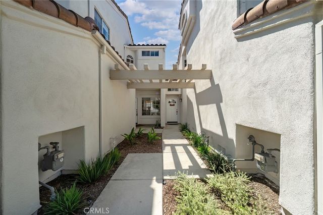 130 Almador, Irvine, CA 92614