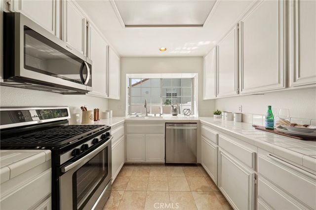 130 Almador, Irvine, CA 92614