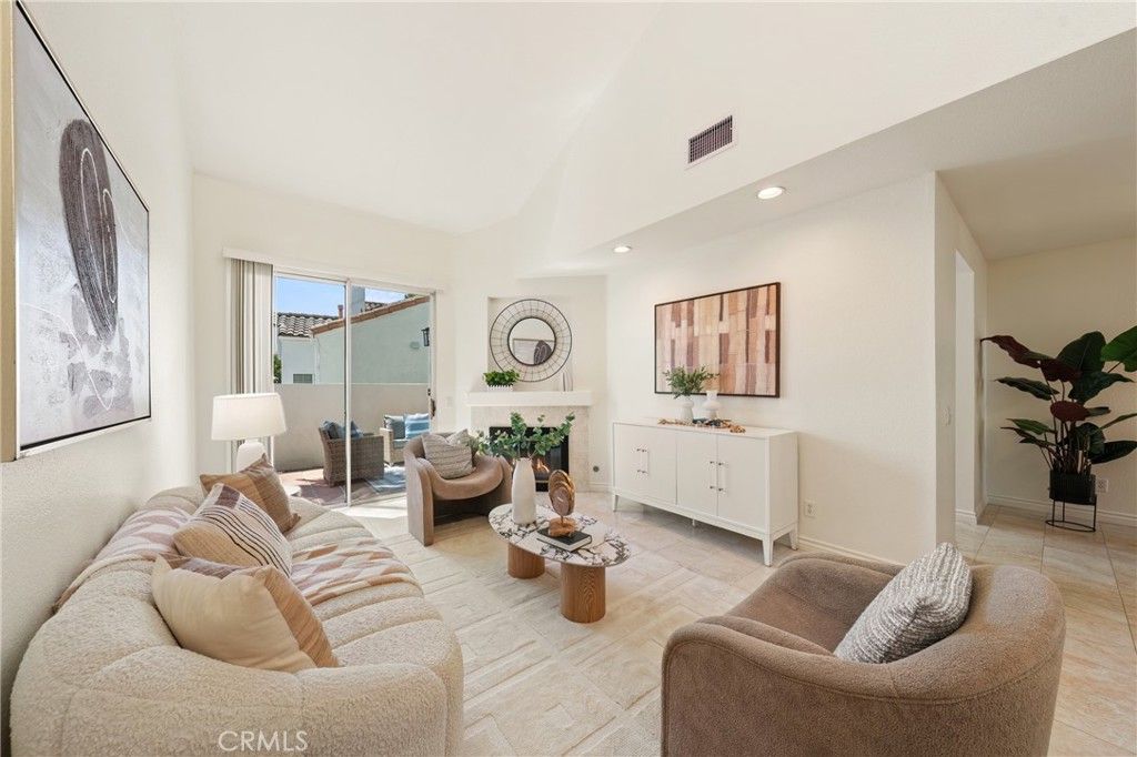 130 Almador, Irvine, CA 92614 — photo 3