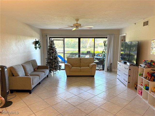 700 Valley Stream DR 101, Naples, FL 34113