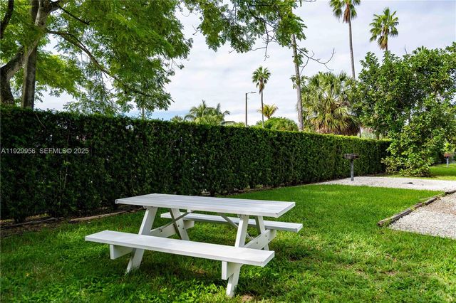 465 NE 59th St 27, Miami, FL 33137