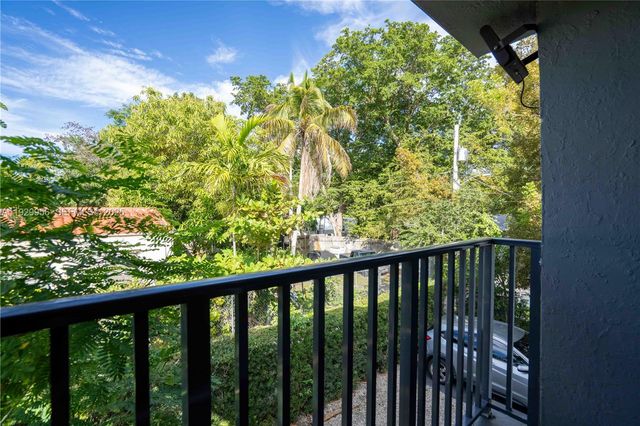 465 NE 59th St 27, Miami, FL 33137