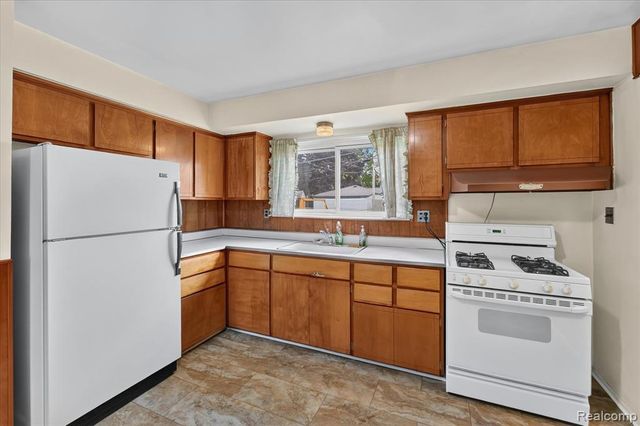 31431 Northwood Drive, Fraser, MI 48026