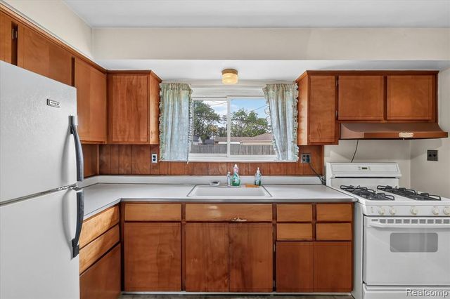 31431 Northwood Drive, Fraser, MI 48026