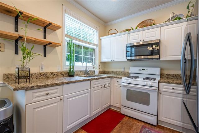 166 Windcroft Circle NW, Acworth, GA 30101