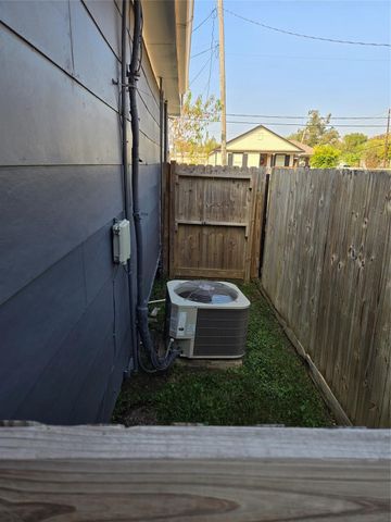 14548 Gainesville Street, Houston, TX 77015