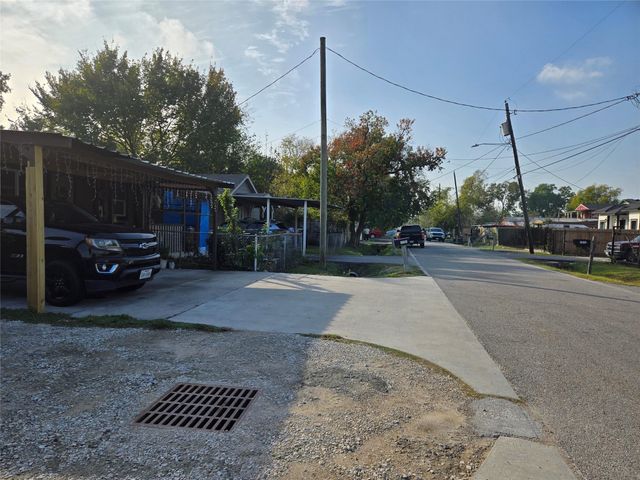 14548 Gainesville Street, Houston, TX 77015