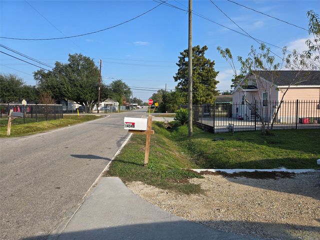 14548 Gainesville Street, Houston, TX 77015