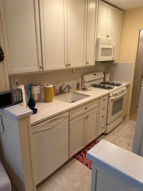 84-39 Apt 4L 153 Avenue 4L, Howard Beach, NY 11414 — photo 2