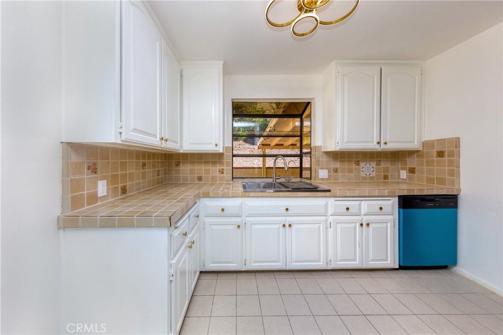 1924 Hilton, Burbank, CA 91504 — photo 5