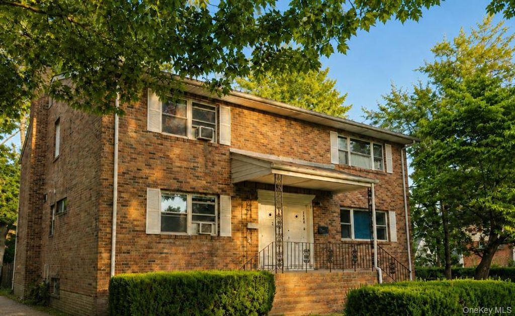 2 Arbor Place, Glen Cove, NY 11542