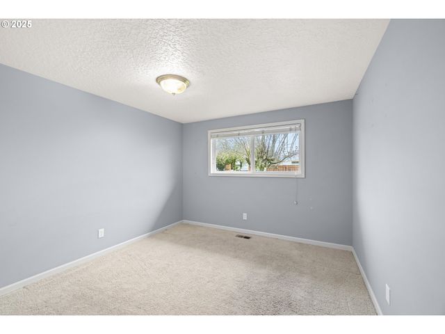 1538 UMPQUA Rd, Woodburn, OR 97071