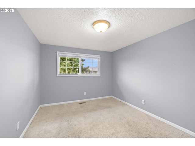 1538 UMPQUA Rd, Woodburn, OR 97071