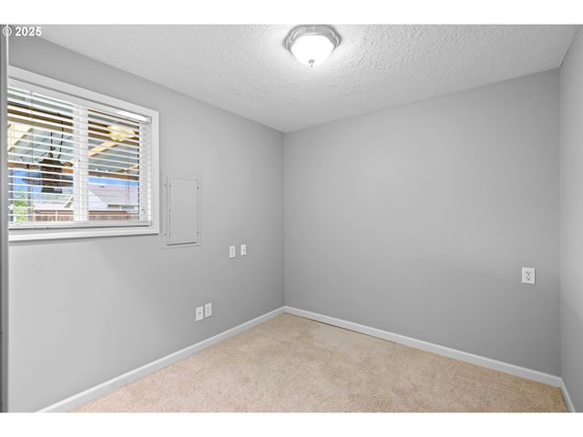 1538 UMPQUA Rd, Woodburn, OR 97071