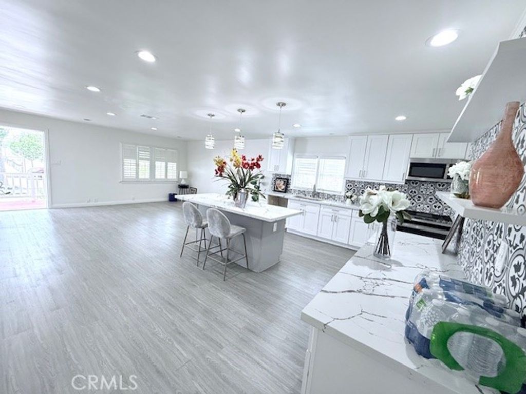 Image 9 of property listing at 339 S Madison, Monrovia, CA 91016