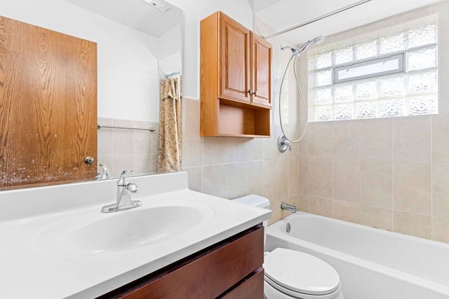 5701 W Henderson Street, Chicago, IL 60634