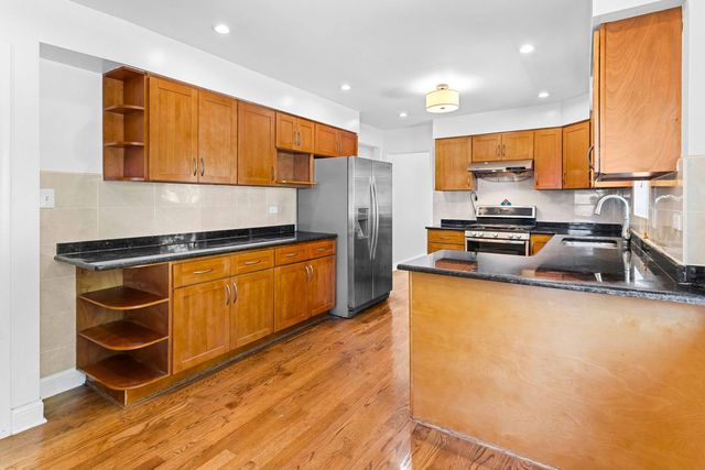 5701 W Henderson Street, Chicago, IL 60634