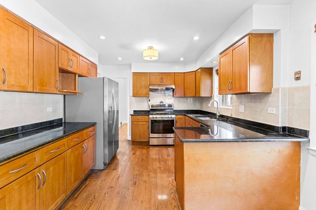 5701 W Henderson Street, Chicago, IL 60634
