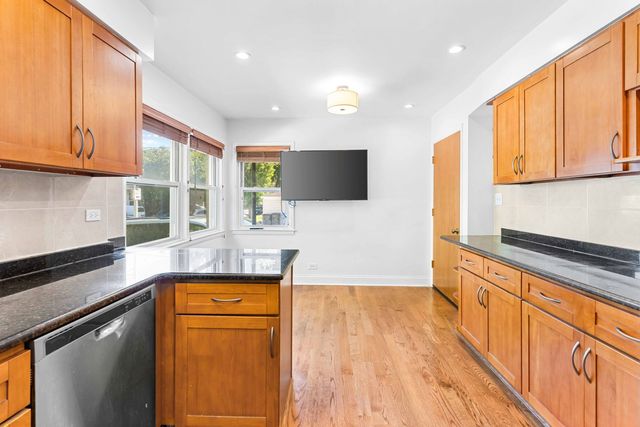 5701 W Henderson Street, Chicago, IL 60634