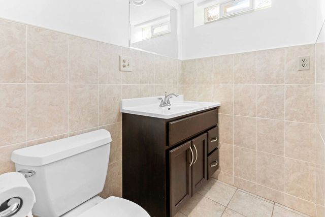 5701 W Henderson Street, Chicago, IL 60634