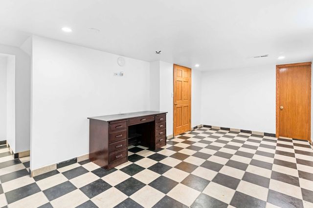 5701 W Henderson Street, Chicago, IL 60634