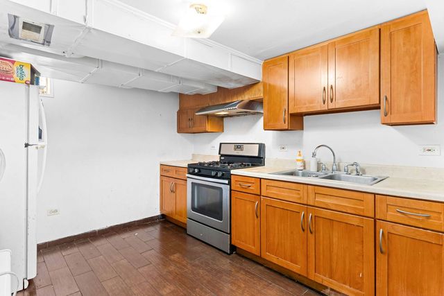 5701 W Henderson Street, Chicago, IL 60634
