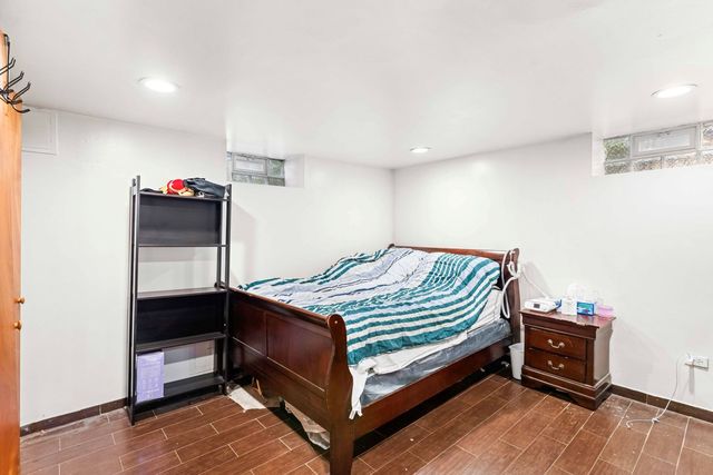 5701 W Henderson Street, Chicago, IL 60634