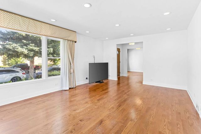 5701 W Henderson Street, Chicago, IL 60634