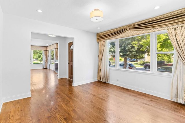 5701 W Henderson Street, Chicago, IL 60634
