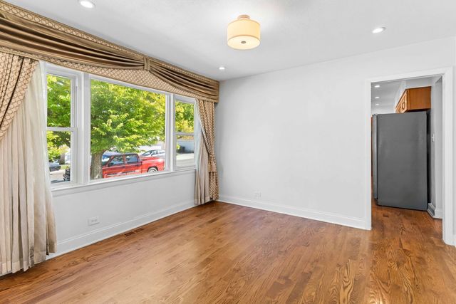 5701 W Henderson Street, Chicago, IL 60634