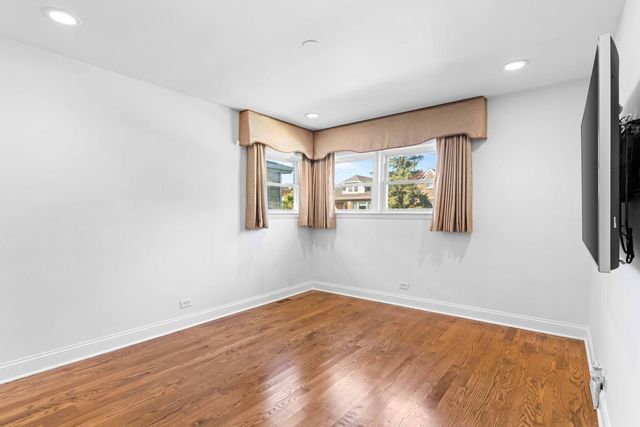 5701 W Henderson Street, Chicago, IL 60634