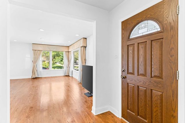 5701 W Henderson Street, Chicago, IL 60634