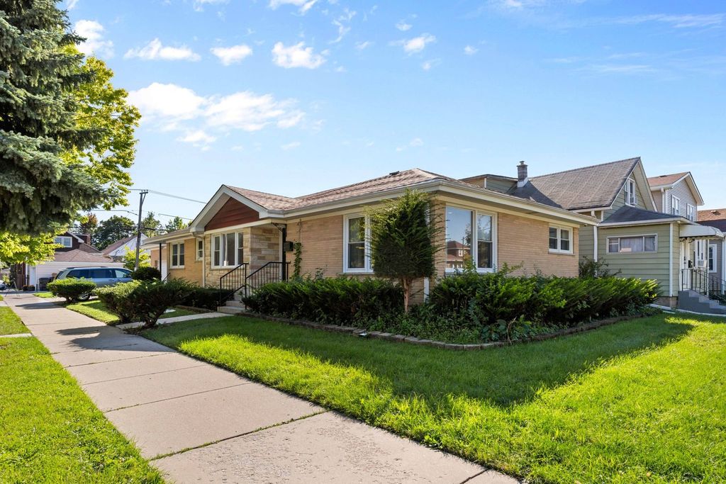 5701 W Henderson Street, Chicago, IL 60634