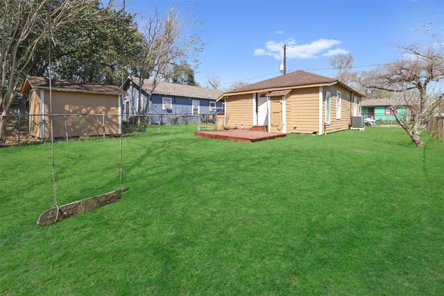 119 E Fayle Street, Baytown, TX 77520