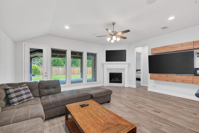 27119 Wilcox Crest Ln, Magnolia, TX 77354