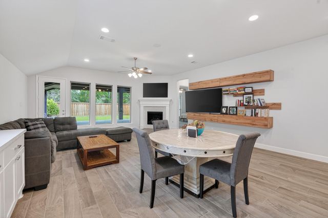 27119 Wilcox Crest Ln, Magnolia, TX 77354