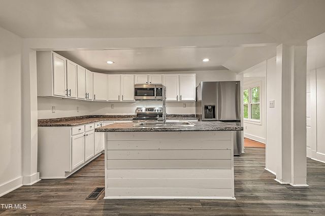 305 West Main Street, Jonesborough, TN 37659