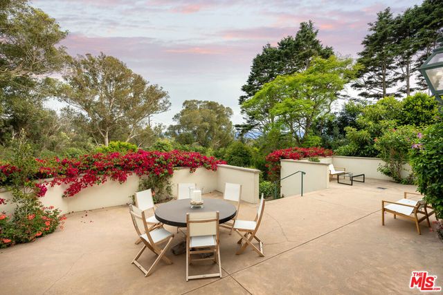 284 Gould Lane, Santa Barbara, CA 93108