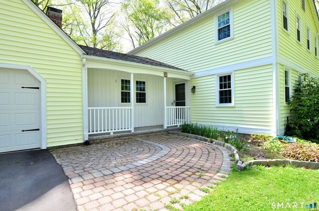 11 Round Hill Road, Granby, CT 06035