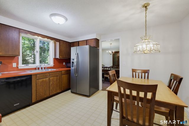 11 Round Hill Road, Granby, CT 06035